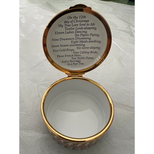 Vintage 1980s Staffordshire Enamel Box, 12 Days of Christmas, Made in England. For Sale - Image 9 of 13
