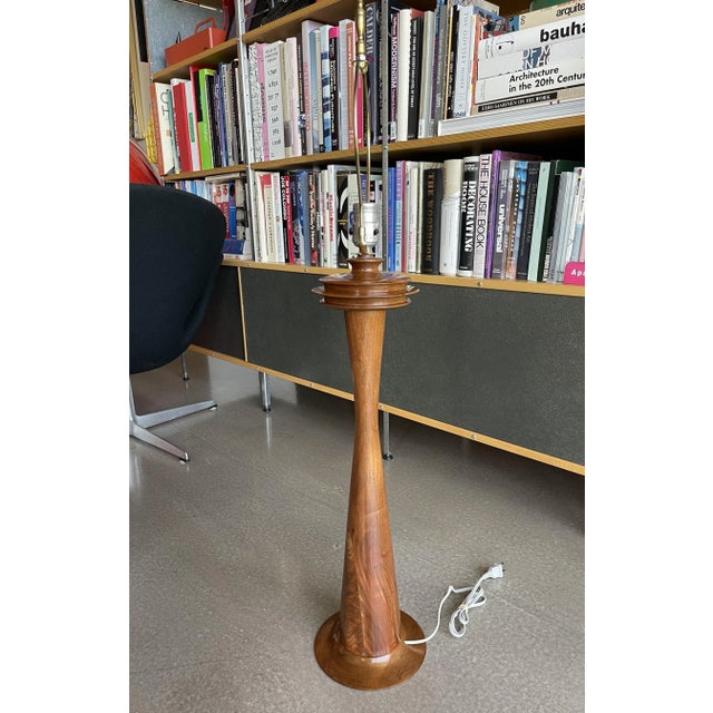 Brown Vintage Sculptural Wood Lamp Space Needle Modeline Powell Style Mid Century For Sale - Image 8 of 12