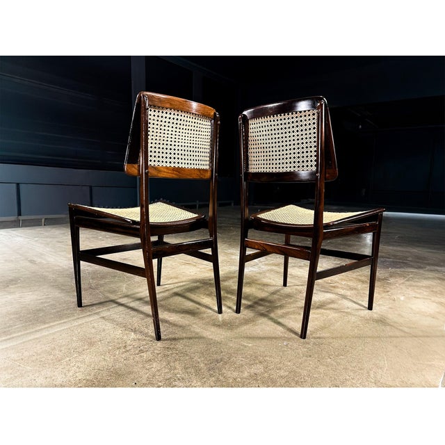 1960s Pair of “Cadeira Com Assento Curvo” Chairs in Rosewood and Cane by Joaquim Tenreiro, Brazil, 1960s For Sale - Image 5 of 12