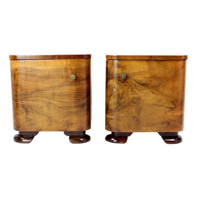 Vintage Art Deco Bedside Tables in Walnut Veneer, Czechoslovakia, 1930s, Set of 2 For Sale