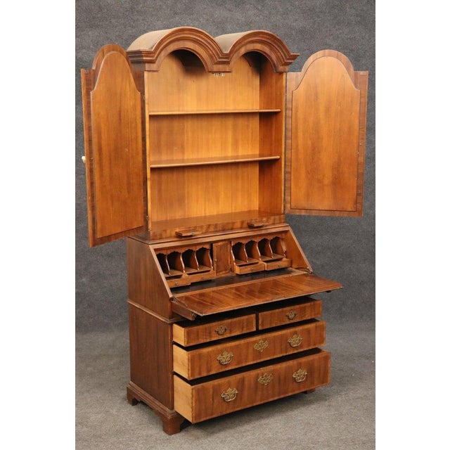 This John Widdicomb walnut Georgian secretary is a superb example of fine American craftsmanship with a timeless English...