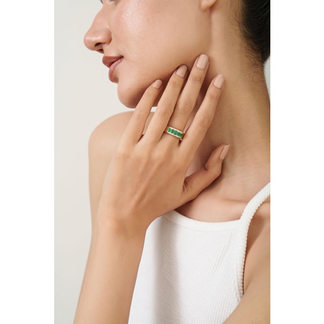 Green 1.01ct Emerald and Diamond Statement Wide Band Ring in 14k Yellow Gold Size 9 For Sale - Image 8 of 15