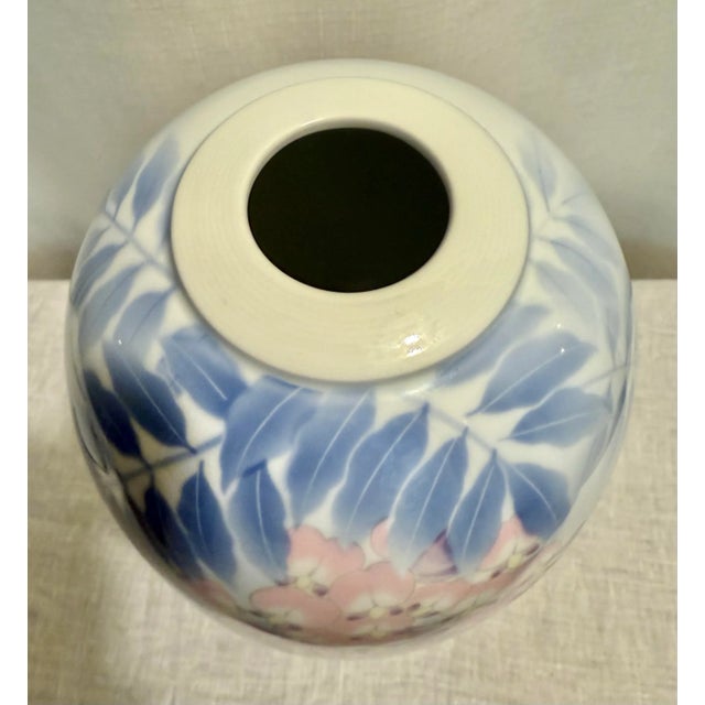 Chinoiserie Vintage Chinoiserie Fukagawa Porcelain Vase With Sparrow and Wisteria Decoration For Sale - Image 3 of 10