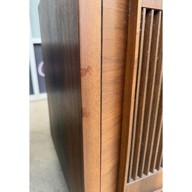 Pair of 1970s Brutalist-Inspired Nightstands For Sale - Image 11 of 17