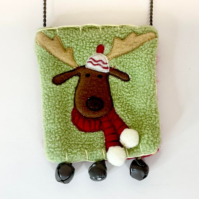 1980s Vintage Boho Chic Arts & Crafts Christmas Reindeer Door Hanger. For Sale - Image 6 of 8