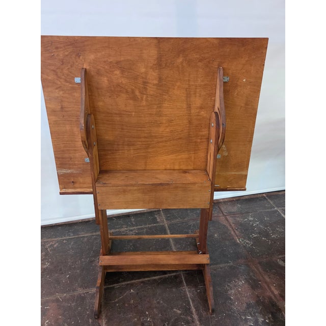 A nice Hamilton Company 1938-1948 Drafting Desk . Height Adjustable and slope adjustable.