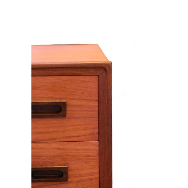 Børge Mogensen Vintage Chest of Drawers with Seven Drawers in Walnut and Oak by Børge Mogensen, 1960s For Sale - Image 4 of 18