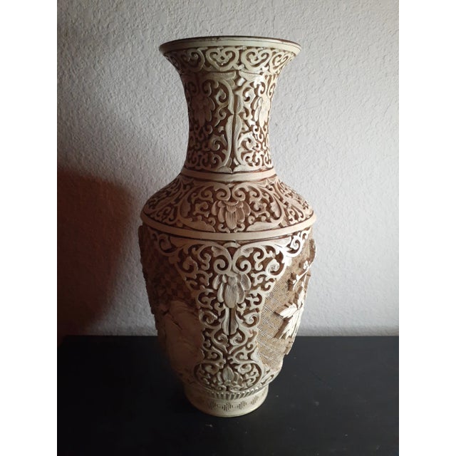 1930s Hand Carved Ivory Dynasty White Chinese Cinnabar Vase For Sale In Dallas - Image 6 of 9