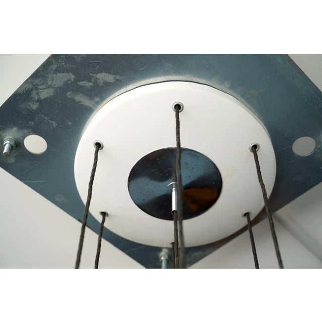 Very good conditions for this pendant chandelier produced in Italy by Stilnovo during the 1960. Seven opaline globes...