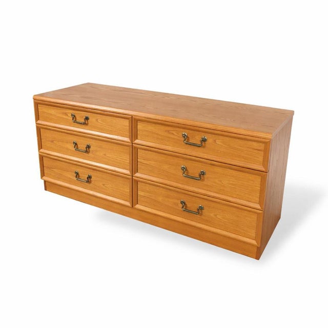 Low Sideboard in Oak Veneer from G-Plan, 1980s For Sale - Image 9 of 9