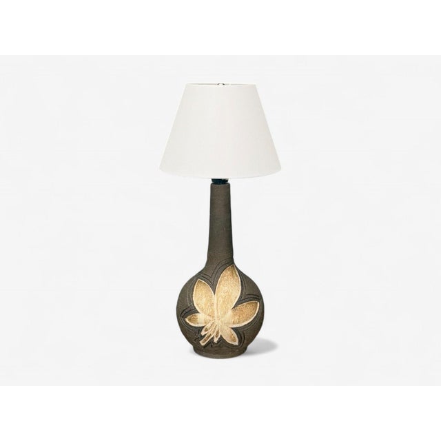 Lovemose Keramik, Danish Mid-Century Modern, Brown Stoneware, Table Lamp, Denmark, 1960s A brown stoneware table lamp with...