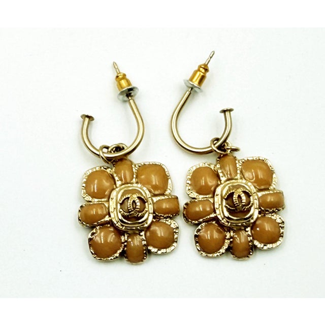 Chanel Chanel Gold CC Peach Flower Dangle Hoop Piercing Earrings, A Pair For Sale - Image 4 of 5