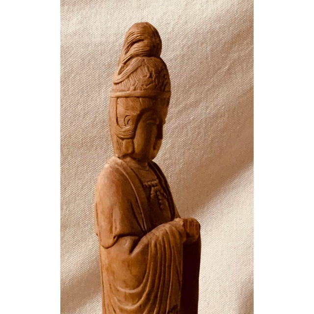19th Century Hand-Carved Cypress Guanyin Buddhist Goddess of Mercy Sculpture With Prayer Beads For Sale - Image 15 of 17