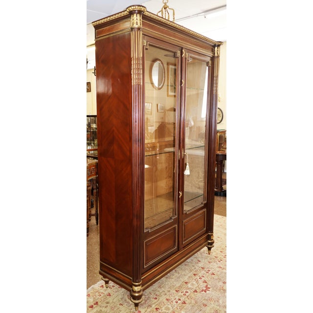 French Fine 19th Century French Kingwood Bronze Ormolu Armoire Vitrine China Cabinet For Sale - Image 3 of 10