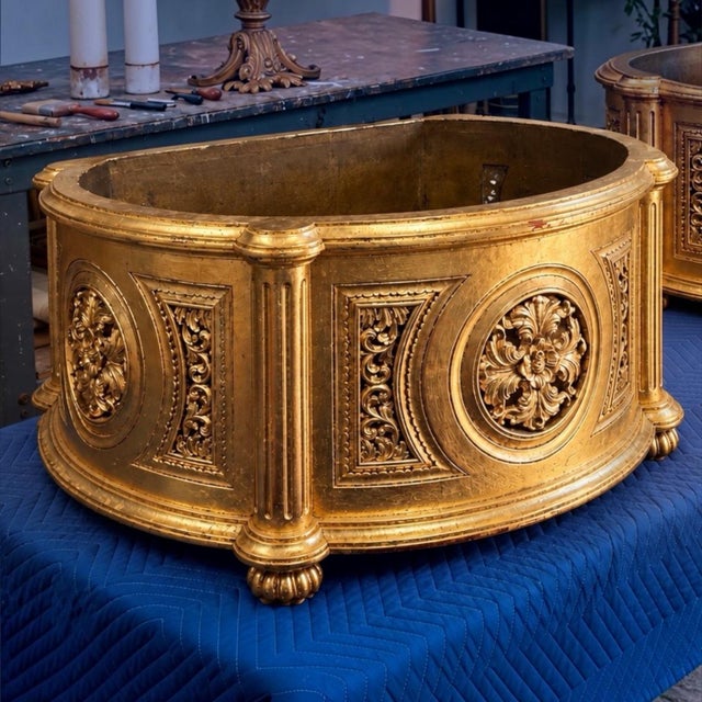 Christopher Guy Large Scale French Neoclassical Style Giltwood Planters Att. Christopher Guy For Sale - Image 4 of 11