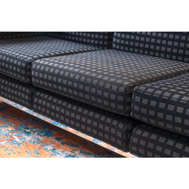 A pair of Jack Cartwright LC2 style sofas. This pair of super chic, modern 1980s sofas are made by Jack Cartwright and are...