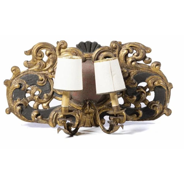 Pair of italian two-lume appliques 18th century italians, gilt carving with metal applications. Small defects. Dim.: 53 x...