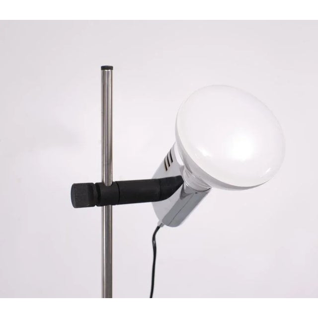 Very nice standing spot light, polished aluminum spotlight, very good quality. If you need to light out something. Great...