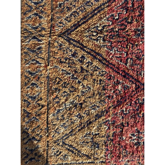 Vintage Moroccan Boujad Rug – Handwoven Wool Carpet For Sale - Image 9 of 13