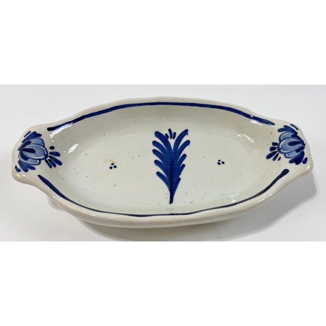 Vintage Traditional Hand-Painted Delft Ceramic Salt and Pepper Shakers in Tray - 3pcs For Sale In Kansas City - Image 6 of 10