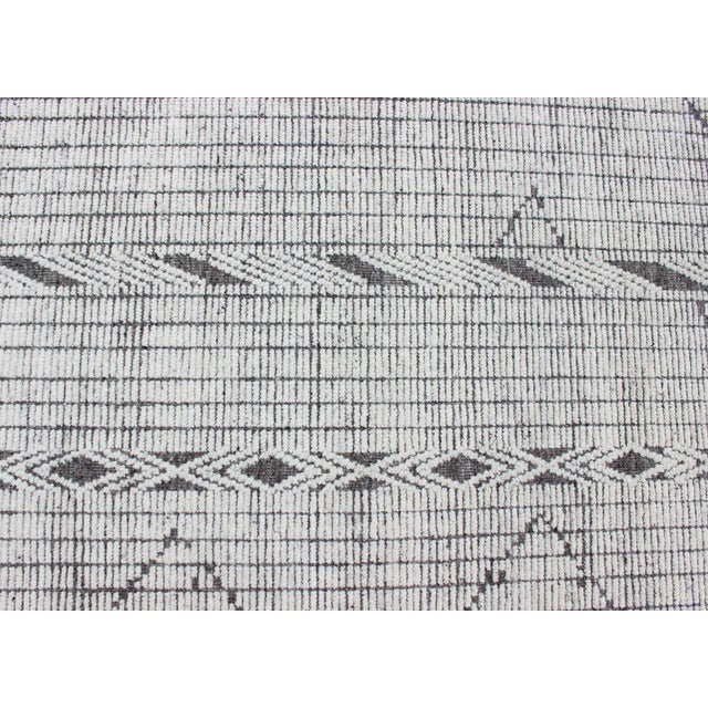 Textile Modern Geometric Gray and Charcoal Indian Hand-Knotted Wool Rug For Sale - Image 7 of 10