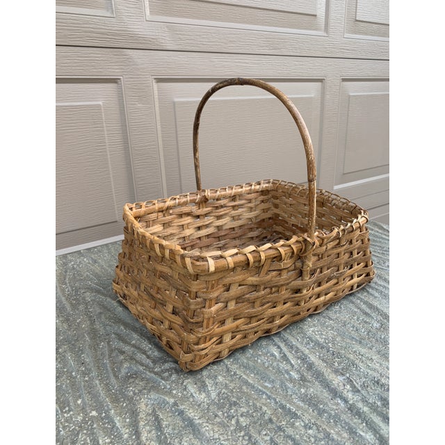 Farmhouse Antique Early 20th Century American Splint Oak Gathering Basket For Sale - Image 3 of 9