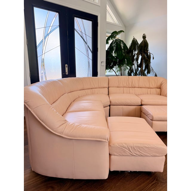 Mid-Century Modern Vintage Leathercraft Sculptural Curved Leather Sectional With Dual Ottomans – Luxury Conversation Sofa For Sale - Image 3 of 18