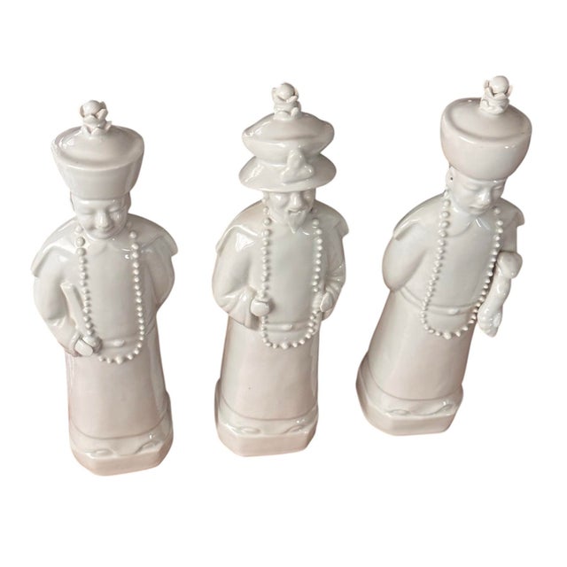 Qing Emperor White Porcelain Figures, 3 Generations For Sale - Image 4 of 12