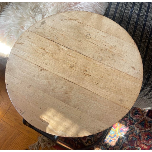 Attributed to Jens Risom t.710 Walnut Side Table — Light Walnut For Sale In New York - Image 6 of 10