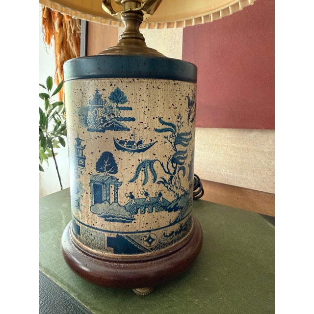 1980s 1980s Wildwood Tin Blue Willow Table Lamp For Sale - Image 5 of 12