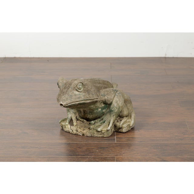 An American giant stone frog from the 20th century, with great patina. Made in the USA in 1987, this giant stone stone...