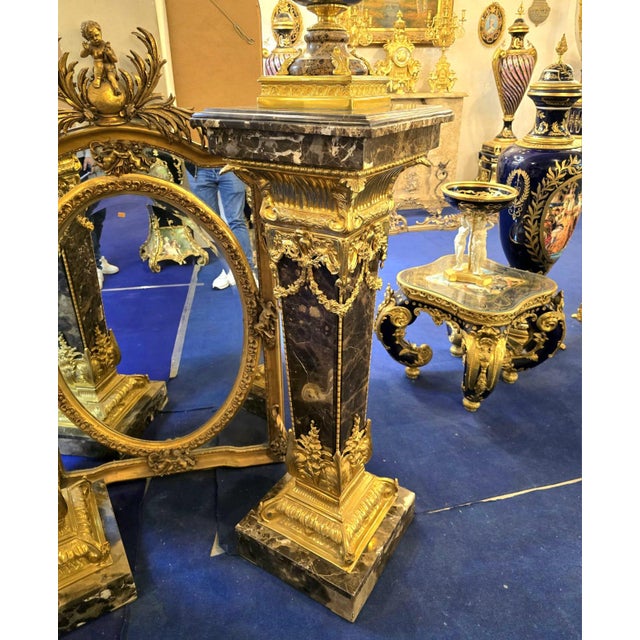Louis XVI-Style Black Porcelain Decorative Centerpiece With Gold Leaf Floral Details For Sale In Miami - Image 6 of 7