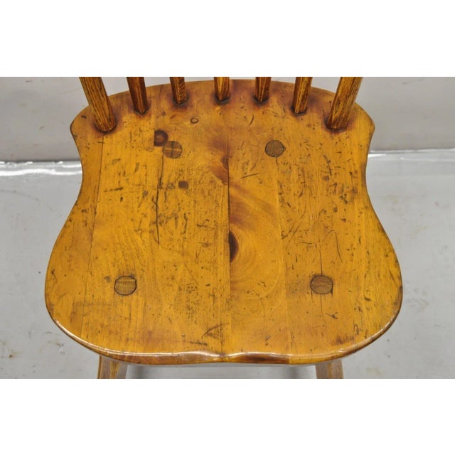 Early 20th Century Pair Antique Hunt Country Furniture Colonial Pine Wood Hickory Style Side Chairs For Sale - Image 4 of 11