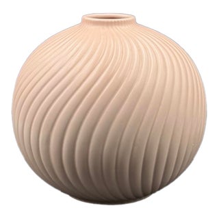 Vintage 1981 Fitz and Floyd Matte Pink Ceramic Swirl Ball Vase - Japan For Sale