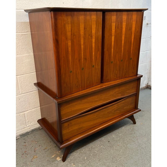 Mid-Century Modern Mid-Century Modern Walnut Highboy Dresser For Sale - Image 3 of 18