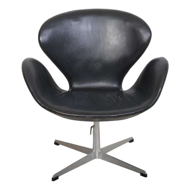 Vintage Swan Chair in Black Leather by Arne Jacobsen, 1964 For Sale