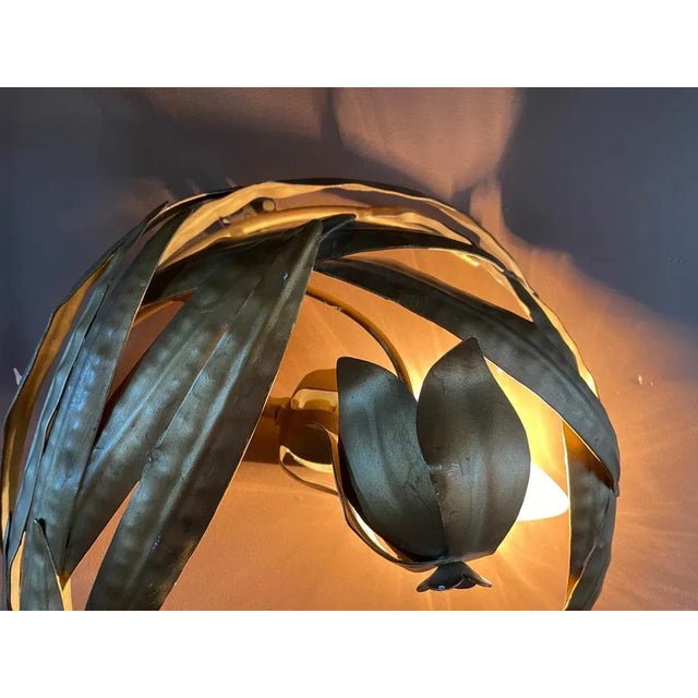 The scratches in the gold color are on the top side of the wall and therefore not very visible once installed European...