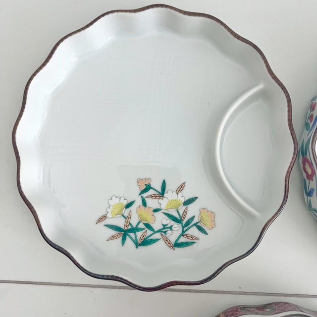 Japanese Colorful Medium Plates From Japan Arita Ware Gozan Kiln Floral Nature - Set of 5 For Sale - Image 4 of 11