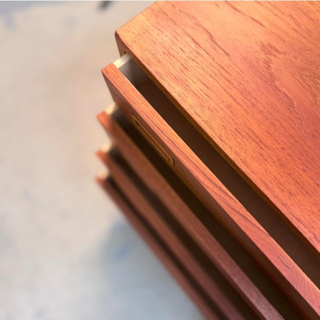 Mid-Century Modern Teak Chest of Drawers from Poul Hundevad, Denmark, 1960s For Sale - Image 3 of 9