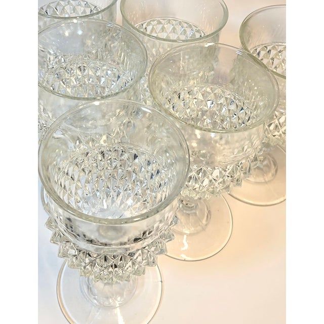 Glossy glam glitters with pointed diamond studded fabulousness with these chunky goblets.