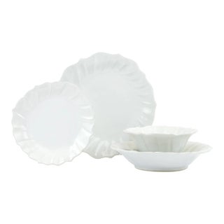 VIETRI Incanto Stone White Ruffle Four-Piece Dinnerware Set, Service for One For Sale