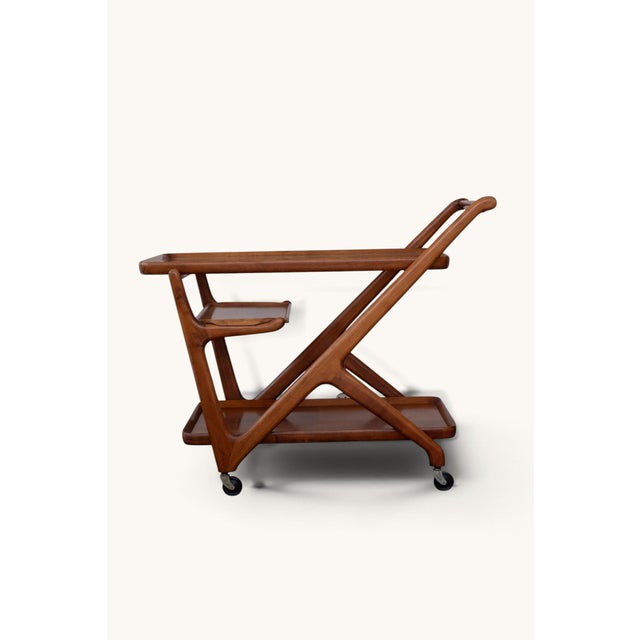 This wooden bar cart by Cesare Lacca, made for Cassina in the 1950s, is a real gem. The base features a distinctive...