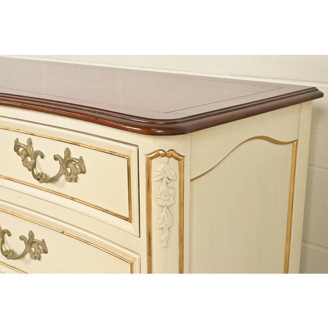 Kindel Furniture French Provincial Louis XV Cream Lacquered and Gold Gilt Dresser, 1970s For Sale - Image 10 of 18
