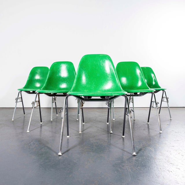 DSS Vivid Green Fibreglass Dining Chair by Eames, 1960s, Set of 4 For Sale - Image 10 of 12