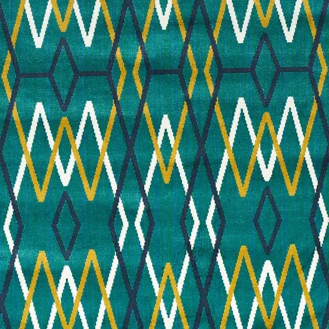 Abstract Sample - Schumacher X Neisha Crosland Kyoto Trellis Fabric in Emerald For Sale - Image 3 of 3