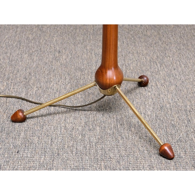 Brass and Elm Model 547 Floor Lamp by Hans Bergström for Ateljé Lyktan, Sweden, 1940s For Sale - Image 6 of 11
