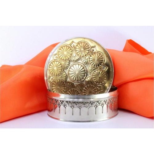 Silver Box with Concentric Circles For Sale - Image 5 of 8