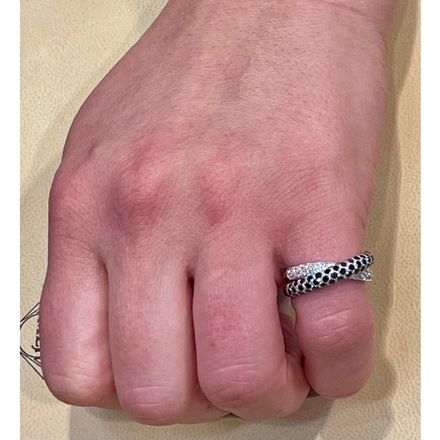 0.8 Carat Black and 0.7 Carat White Diamond Cross Over Band 18 Karat White Gold For Sale - Image 14 of 18