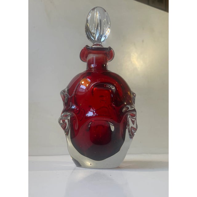 1960s Swedish Modern Ruby Red Decanter by Bo Borgström for Aseda, 1960s For Sale - Image 5 of 6
