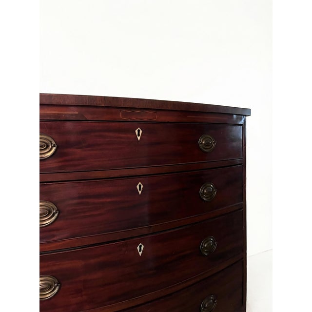 Early 19th Century Antique Sheraton Bow Front Mahogany Chest of Drawers, Attributed For Sale - Image 5 of 6